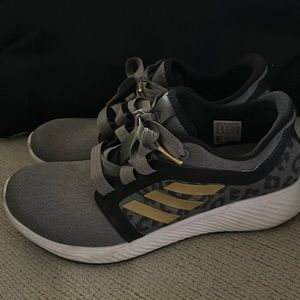 Women’s adidas bounce edge lux size 9